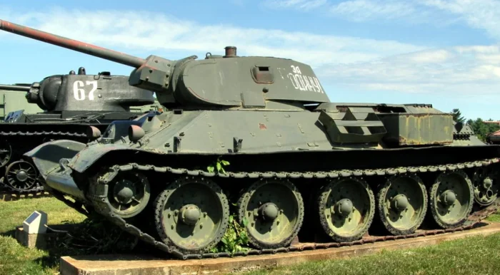 T-34-76 Soviet Medium Tank 1:30 readymade model - Image 2